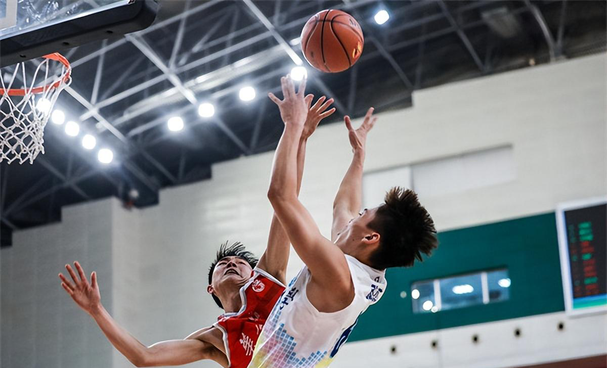 关于哥伦比亚篮球联赛揭幕战精彩纷呈的信息