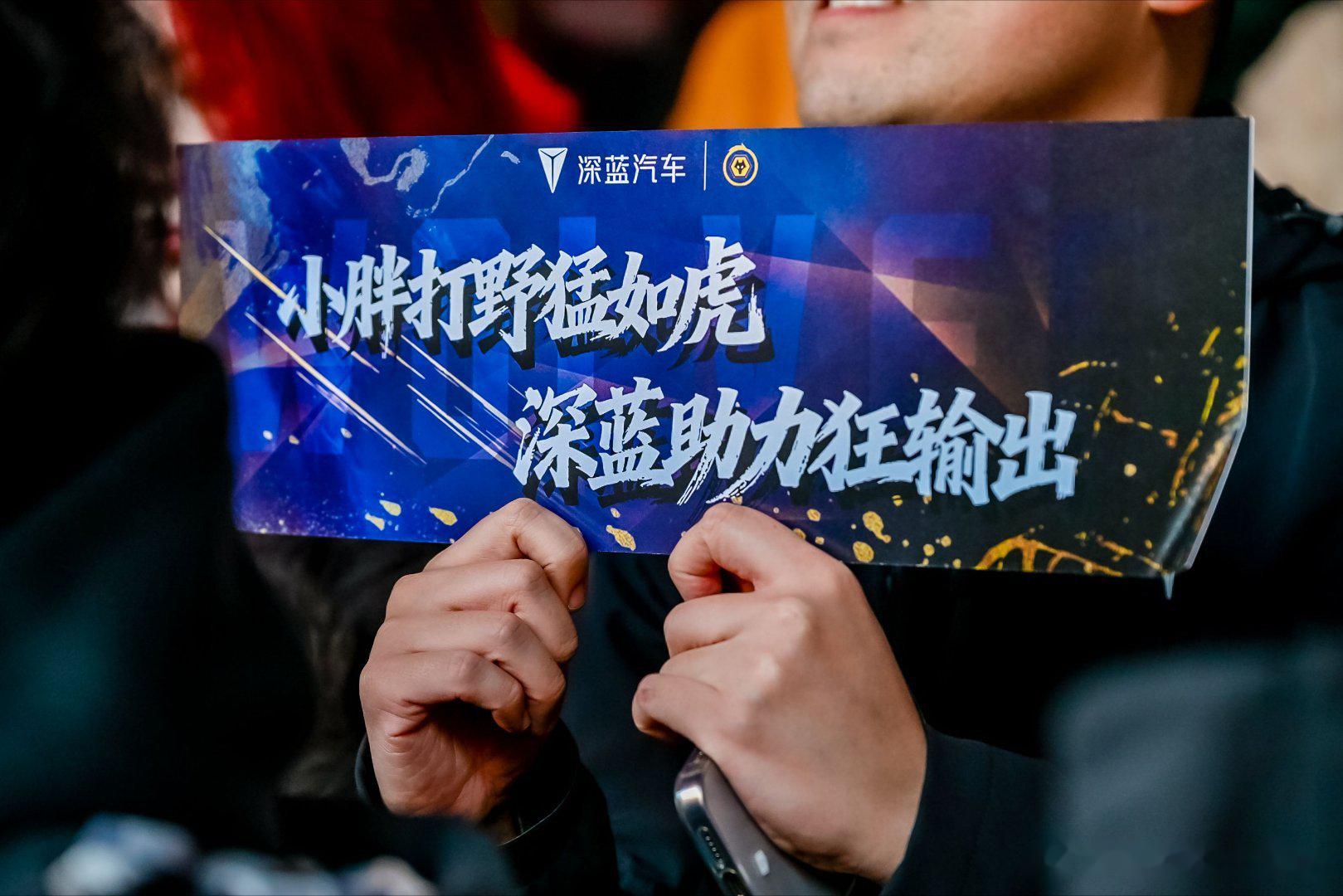 包含狼队身陷苦战，险胜对手保持士气的词条