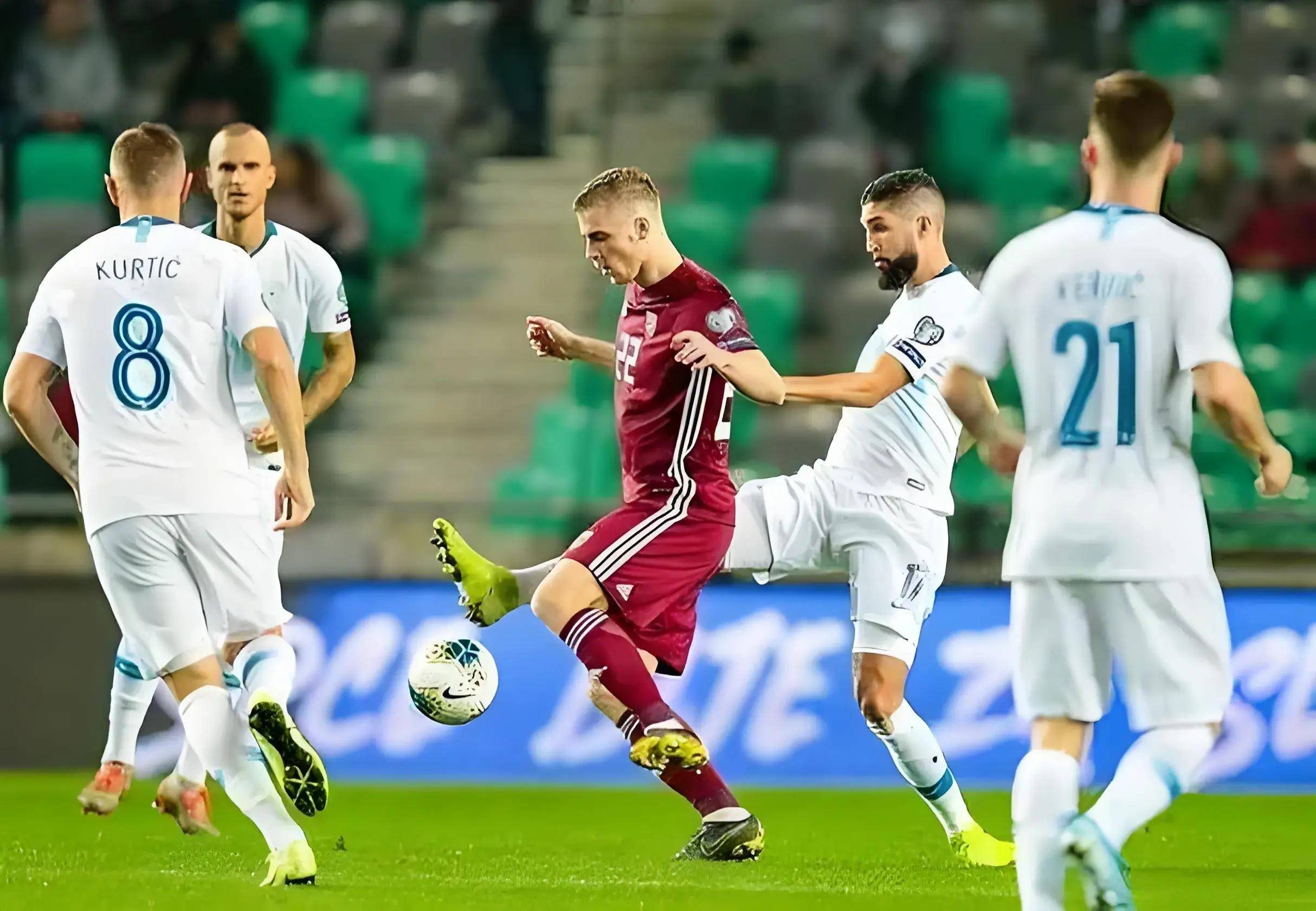 欧洲杯预选赛场上冲突不断,裁判员需保持冷静 欧洲杯预选赛场上冲突不断,裁判员需保持冷静