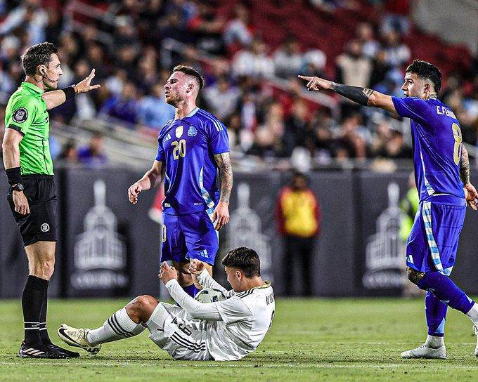 阿根廷足球队在冠军赛中击败对手 阿根廷足球队在冠军赛中击败对手